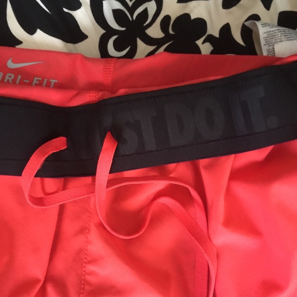 Nike running shorts - Picture 2 of 3